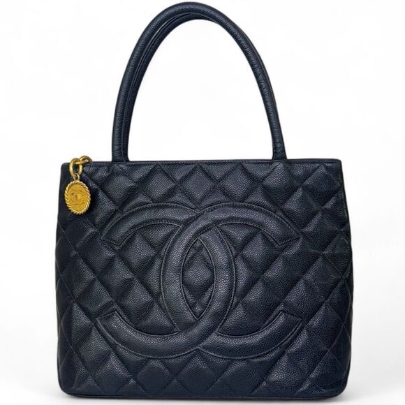 CHANEL Black Vintage CC Logo Caviar Leather Quilted Medallion Tote Bag - Picture 2 of 16